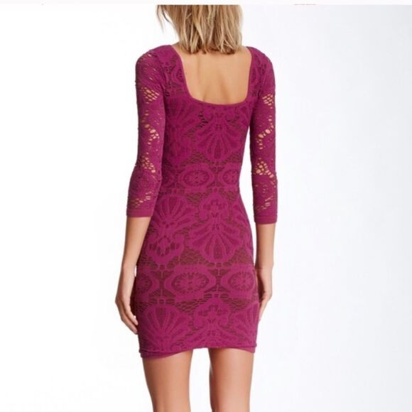 ✨HP✨FP Magenta Crochet Lace Seamless Medallion Bodycon 3/4 Slip Cocktail Dress✨ - Picture 4 of 9